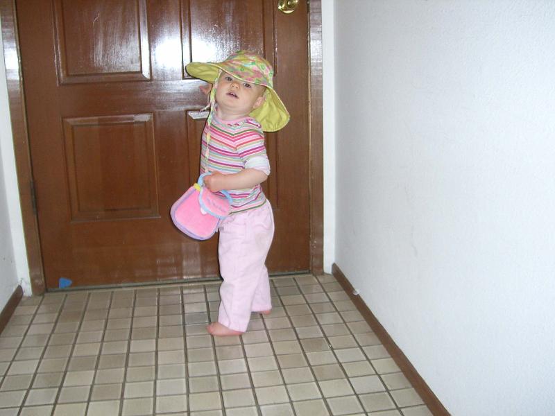 CIMG2723.jpg - She spontaneously puts on her hat and picks up her purse then goes to the door saying "Bye!"